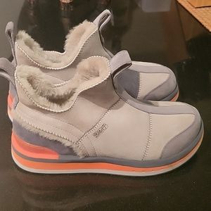 KO-Z SNPR MID - size 8 (never worn) - by Deckers X Lab - Winter Slip-on - orange